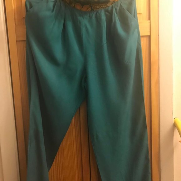 Woman's Teal colored pants set - Picture 5 of 6